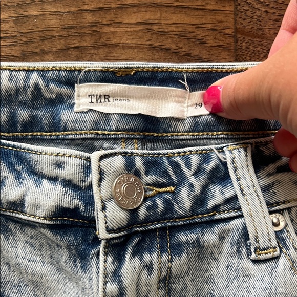 TNR Bleach Washed Distressed Women’s Jeans - Picture 2 of 11